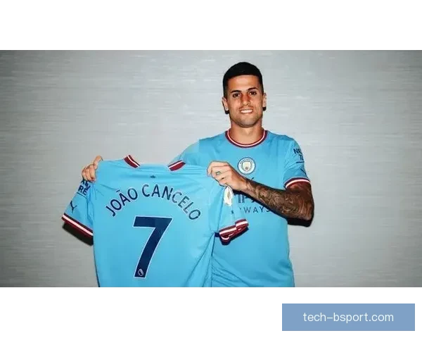 曼城官宣新赛季训练服赞助商 合同金额创队史新纪录